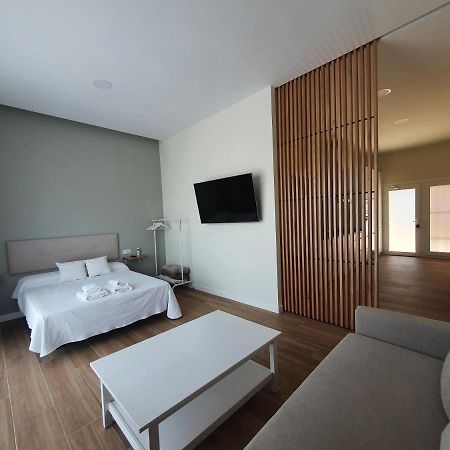 Redondela Apartments - Bedroom, Bathroom & Kitchen מראה חיצוני תמונה