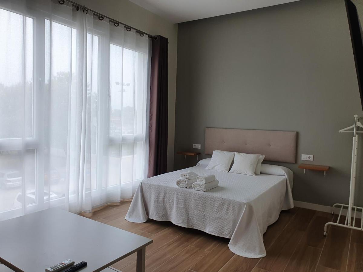 Redondela Apartments - Bedroom, Bathroom & Kitchen מראה חיצוני תמונה