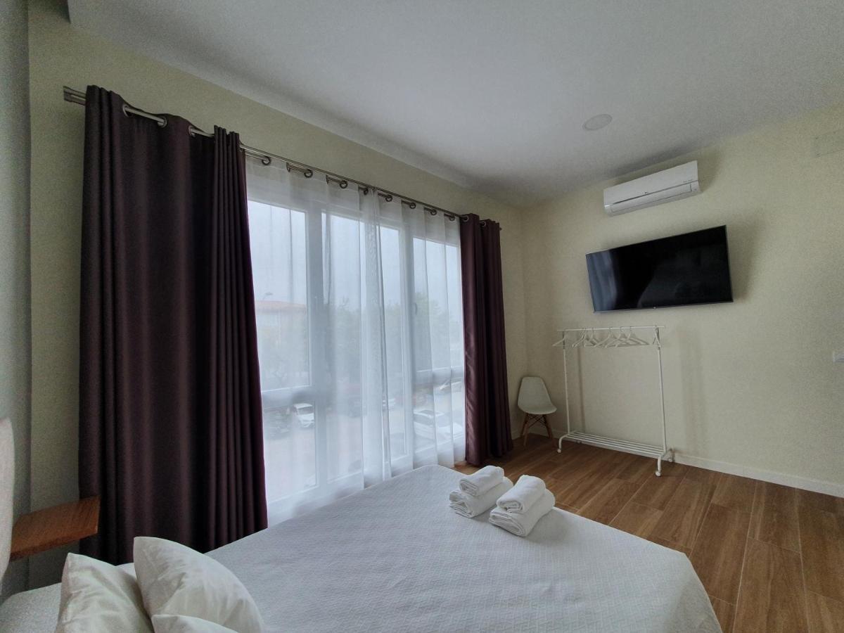 Redondela Apartments - Bedroom, Bathroom & Kitchen מראה חיצוני תמונה